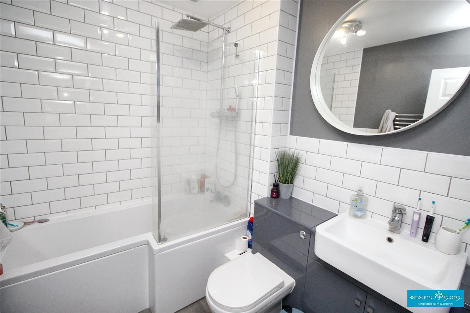 Test Close, Tilehurst, Reading